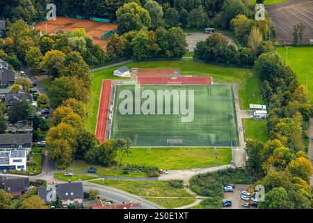 Vue aérienne, stade de football Kost-Im-Busch-Weg et courts de tennis STV Hünxe, Hünxe, Bas-Rhin, Rhénanie du Nord-Westphalie, Allemagne Banque D'Images