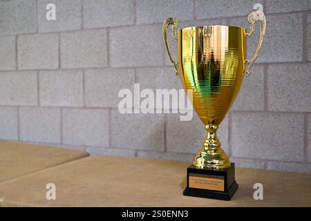 Lierde, Belgique. 27 décembre 2024. La coupe photographiée avant la Supercup minivoetbal 2024 entre Doltcini Erwetegem et AZ77 Maldegem, le vendredi 27 décembre 2024 à Lierde, Belgique . Crédit : Sportpix/Alamy Live News Banque D'Images