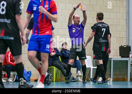 Lierde, Belgique. 27 décembre 2024. L'arbitre Rogge Patrick photographié lors de la Supercup minivoetbal 2024 entre Doltcini Erwetegem et AZ77 Maldegem, le vendredi 27 décembre 2024 à Lierde, Belgique . Crédit : Sportpix/Alamy Live News Banque D'Images
