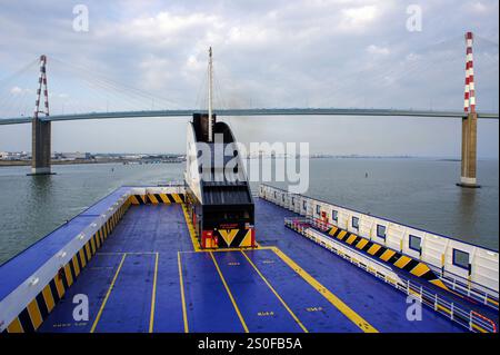 PHOTOS DE DOSSIER : en mer, pont St Nazaire. 28 décembre 2024 : entonnoir et parking extérieur / pont de garage où les passagers se sont réfugiés pendant l'incendie en attendant le sauvetage à bord du ferry NORMAN ATLANTIC. Regardez en arrière ce navire tristement célèbre qui a brûlé il y a exactement 10 ans, dans la nuit du 27 au 28 décembre 2014 au large des côtes albanaises causant la mort d'au moins 30 personnes (19 toujours portées disparues) dont 2 sauveteurs, la blessure de 64 passagers / équipage. Propriété des ferries italiens Visemar, affrété par Anek Lines, le navire à passagers moderne, construit 5 ans plus tôt, a pris feu dans le garage... Crédit : KEVIN IZORCE/Alamy Live News Banque D'Images