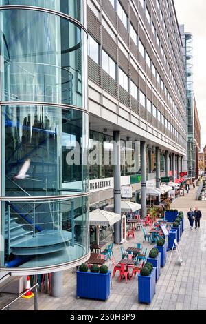 Slug & Lettuce Tower Bridge, St Katharine Docks Marina, Londres, Angleterre, Royaume-Uni Banque D'Images