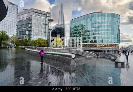 The Queen's Walk, plus Londres PL, Southbank, The Shard, Londres, Angleterre, Royaume-Uni Banque D'Images