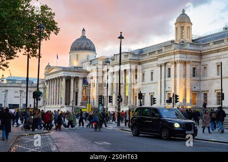 Trafalgar Square, National Gallery Museum, West End, Londres, Angleterre, ROYAUME-UNI Banque D'Images