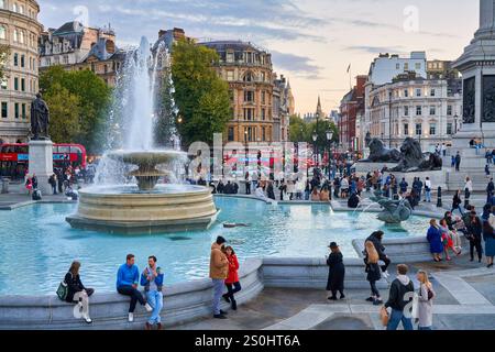 The Fountains, Trafalgar Square, West End, Londres, Angleterre, ROYAUME-UNI Banque D'Images
