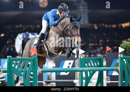 Christian Ahlmann d'Allemagne avec D'aganix 2000 Z lors de la compétition Leon Melchior au Jumping Malines le 27 décembre 2024, Malines, Belgique (photo de Maxime David - MXIMD Pictures) crédit : MXIMD Pictures/Alamy Live News Banque D'Images