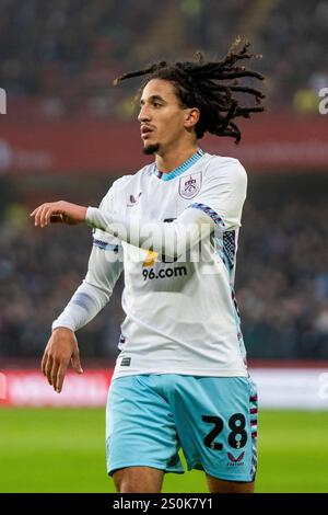 Sheffield, Royaume-Uni. 26 décembre 2024. Milieu de terrain du Burnley FC Hannibal Mejbri (28) lors du Sheffield United FC vs Burnley FC Skybet EFL Championship match à Bramall Lane, Sheffield, Angleterre, Royaume-Uni le 26 décembre 2024 Credit : Every second Media/Alamy Live News Banque D'Images