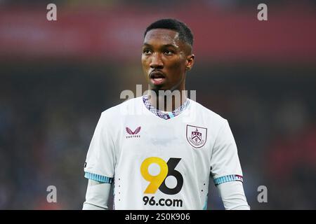 Sheffield, Royaume-Uni. 26 décembre 2024. L'attaquant du Burnley FC Jaidon Anthony (11 ans) lors du Sheffield United FC vs Burnley FC Skybet EFL Championship match à Bramall Lane, Sheffield, Angleterre, Royaume-Uni le 26 décembre 2024 Credit : Every second Media/Alamy Live News Banque D'Images