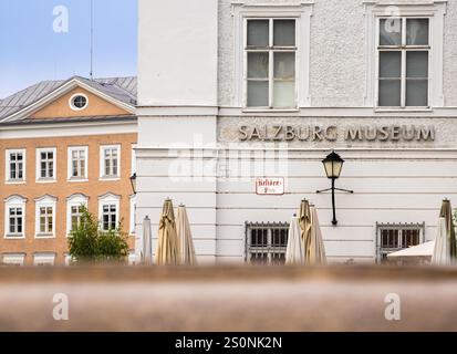 Salzbourg, Autriche - 24 octobre 2024 : le Musée de Salzbourg est un musée d'histoire artistique et culturelle de la ville et de l'état de Salzbourg. Banque D'Images