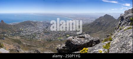 Vue panoramique du Cap depuis le sommet de table Mountain au Cap, Afrique du Sud, le 19 décembre 2024 Banque D'Images