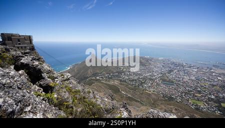 Vue panoramique du Cap depuis le sommet de table Mountain au Cap, Afrique du Sud, le 19 décembre 2024 Banque D'Images