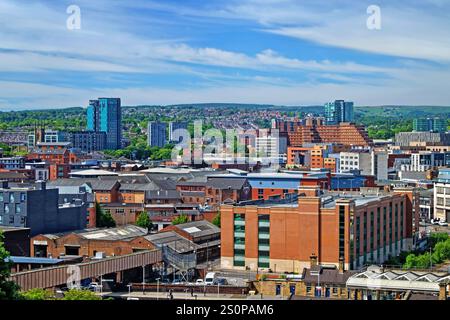 Royaume-Uni, South Yorkshire, Sheffield City Centre, vue de l'autre côté de la Moor depuis South Street Park. Banque D'Images