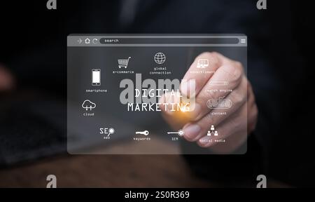 Marketing numérique et publicité. Un homme touche un écran virtuel avec des icônes pour travailler sur la publicité en ligne et la publicité numérique. Banque D'Images