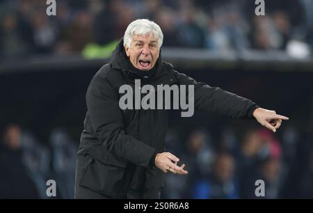 Rome, Italie. 28 décembre 2024. L'entraîneur-chef d'Atalanta, Gian Piero Gasperini, fait des gestes lors d'un match de Serie A entre Lazio et Atalanta à Rome, Italie, le 28 décembre 2024. Crédit : Li Jing/Xinhua/Alamy Live News Banque D'Images