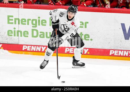 Eishockey DEL - 24/25 - 31. Spieltag : Düsseldorfer EG vs Grizzlys Wolfsburg AM 28.12.2024 im PSD Bank Dome in Düsseldorf Wolfsburgs Andy Miele (Nr.51) Foto : osnapix Banque D'Images