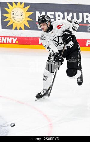 Eishockey DEL - 24/25 - 31. Spieltag : Düsseldorfer EG vs Grizzlys Wolfsburg AM 28.12.2024 im PSD Bank Dome in Düsseldorf Wolfsburgs Lucas Dumont (Nr.13) Foto : osnapix Banque D'Images