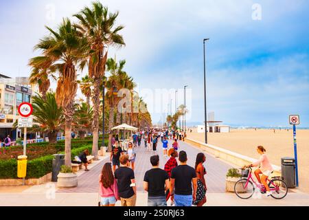 Valence, Espagne - 16 octobre 2021 : plage de la ville de Valence. Valence est la troisième municipalité la plus peuplée d'Espagne. Banque D'Images