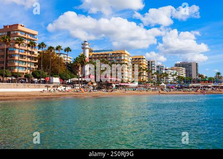 Marbella, Espagne - 24 octobre 2021: Plage de Marbella. Marbella est une ville de la province de Malaga en Andalousie, Espagne Banque D'Images