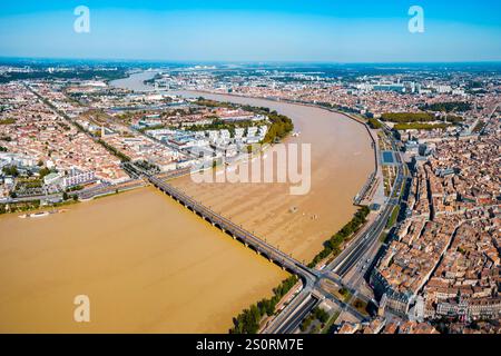 Vue panoramique de l'antenne de Bordeaux. Bordeaux est une ville portuaire sur la Garonne dans le sud-ouest de la France Banque D'Images