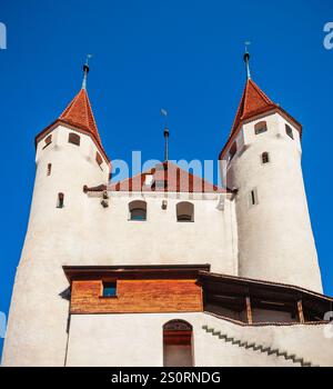 Le château de Schloss Thun est un château médiéval situé dans la ville de Thun, dans le canton de Berne en Suisse Banque D'Images