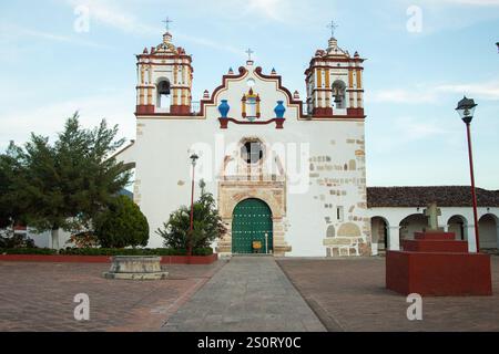 Église “Preciosa Sangre de Cristo” à Teotitlan del Valle dans la région d’Oaxaca au Mexique. Banque D'Images