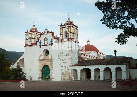 Église “Preciosa Sangre de Cristo” à Teotitlan del Valle dans la région d’Oaxaca au Mexique. Banque D'Images