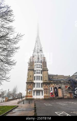 Alexandra Palace, Londres, Royaume-Uni. 29 décembre 2024. 2024/25 PDC Paddy Power World Darts Championships Day 12 ; la BBC Tower à l'Alexandra Palace, enveloppée de brouillard crédit : action plus Sports/Alamy Live News Banque D'Images
