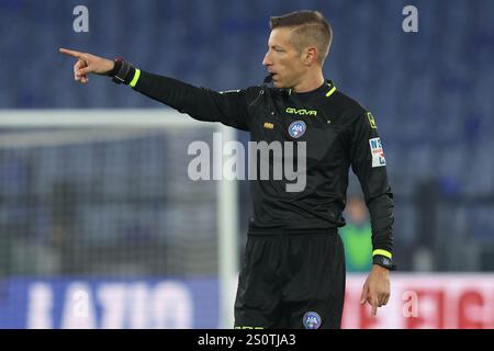 Rome, Italie. 28 décembre 2024. L'arbitre Davide Massa a vu lors du championnat italien de football Serie A Enilive 2024-2025 match entre SS Lazio vs Atalanta Bergamasca Calcio au Stadio Olimpico. Scores finaux ; S.S. Lazio 1-1 Atalanta B.C. crédit : SOPA images Limited/Alamy Live News Banque D'Images