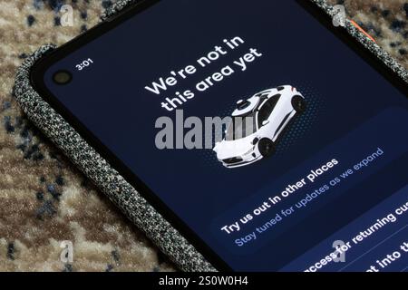 L'application Waymo One montre qu'ils ne sont pas encore dans cette zone. Waymo One opère actuellement dans certaines parties de San Francisco, Phoenix, Los Angeles et Austin. Banque D'Images