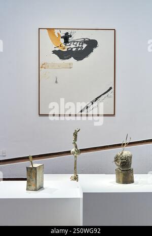 Peinture avec porte-manteau mural, Antoni Tàpies, 1985, Fondation Joan Miró, Barcelone, Catalogne, Espagne Banque D'Images
