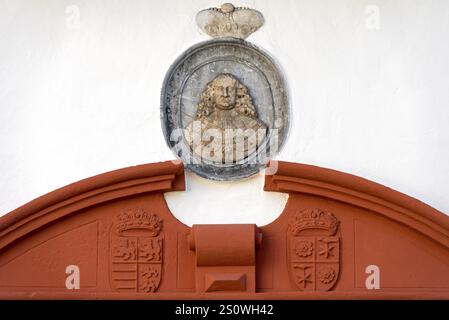 Relief, médaillon et armoiries de Johann Louis Prince de Nassau-Hadamar et Ursula zur Lippe, Château Hadamar, résidence Renaissance, vieille ville, Ha Banque D'Images