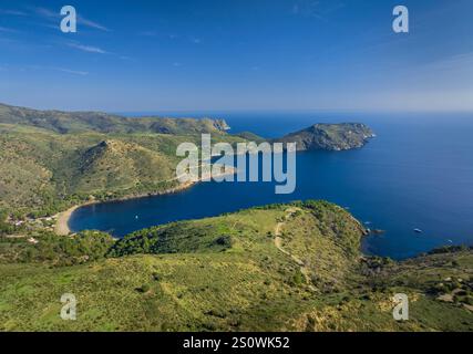 Cala Montjoi et Cap Norfeu Cap au Cap de Creus, au nord de la Costa Brava (Alt Empordà, Gérone, Catalogne, Espagne) ESP : Cala Montjoi y Cabo Norfeu Banque D'Images