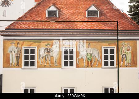 Fresque historique sur un stand au marché de Noël, Leoben, Styrie, Autriche, Europe Banque D'Images