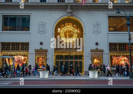 Le siège d'Amazon est situé au 424 Fifth Avenue dans le bâtiment Lord and Taylor, 2024, New York City, États-Unis. Banque D'Images