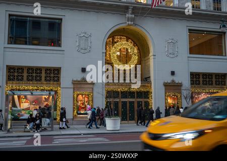 Le siège d'Amazon est situé au 424 Fifth Avenue dans le bâtiment Lord and Taylor, 2024, New York City, États-Unis. Banque D'Images