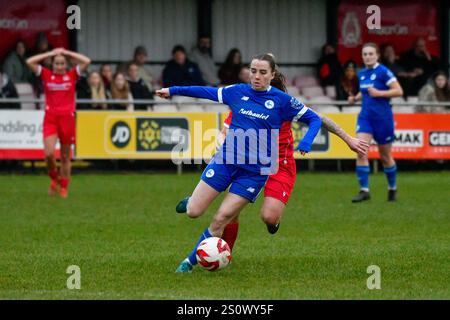 Briton Ferry, pays de Galles. 29 décembre 2024. Lisa Owen de Cardiff City Women en action lors du Genero Adran premier match entre Briton Ferry Llansawel Women et Cardiff City Women à Old Road à Briton Ferry, pays de Galles, Royaume-Uni le 29 décembre 2024. Crédit : Duncan Thomas/Majestic Media/Alamy Live News. Banque D'Images