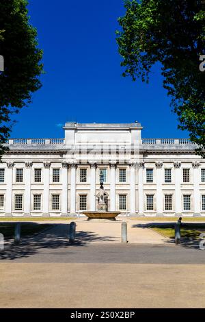 Bâtiment de style classique du Trinity Laban Conservatoire de musique et de danse extérieur dans l'Old Royal Naval College, Greenwich, Londres, Angleterre Banque D'Images