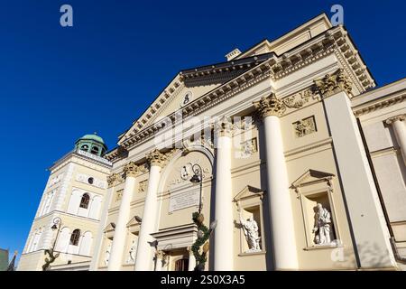 Extérieur de l'église académique Sainte-Anne (Kościół Akademicki św Anny) à Cracovie Przedmiescie, Varsovie, Pologne Banque D'Images