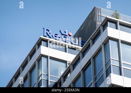 OSTRAVA, TCHÉQUIE - 28 SEPTEMBRE 2023 : bannière de la société Regus proposant des bureaux virtuels Banque D'Images