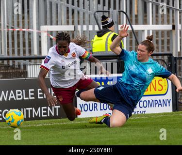 London City Lionesses contre West Ham Utd Women lors de la Subway League Cup, novembre 2024 à Hayes Lane, domicile du Bromley FC, Londres. ROYAUME-UNI. Banque D'Images