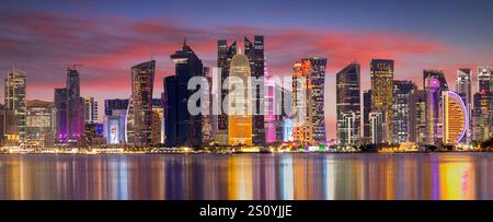 Belle vue sur Doha Skyline depuis Corniche Doha Qatar Banque D'Images