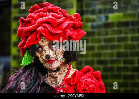 Fêteuse en tenue d'Halloween à la célébration du jour des morts, Columbia Road, Londres, Royaume-Uni Banque D'Images