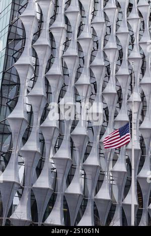 Londres, Royaume-Uni. 30 décembre 2024. Le drapeau américain a été abaissé en Berne à l'ambassade américaine à Londres pour honorer Jimmy carter, le 39e président des États-Unis, décédé à l'âge de 100 ans. Réputé pour son dévouement aux causes humanitaires, aux efforts de paix et à la défense des droits de l'homme, l'héritage de carter en tant qu'homme d'État et lauréat du prix Nobel de la paix perdure. Crédit : Sinai Noor/Alamy Live News crédit : Sinai Noor/Alamy Live News Banque D'Images