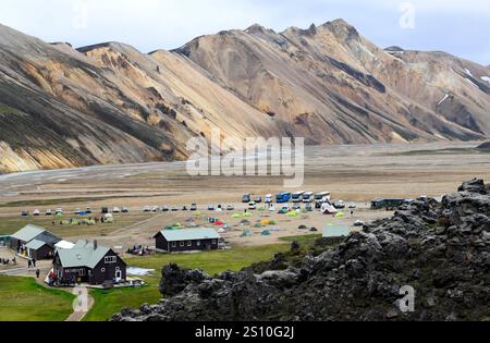 Landmannalaugar. Camping. Réserve naturelle de Fjallabak, Highlands, Islande. Banque D'Images