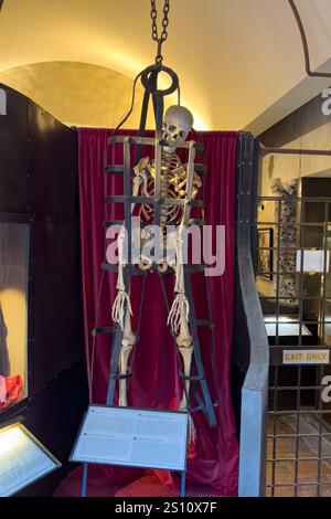 Entrée au Musée de la torture dans la ville médiévale fortifiée de San Gimignano, Italie. Banque D'Images
