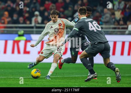 Milan, Italien. 29 décembre 2024. Niccolo Pisilli de L'AS Roma vu en action lors du match de football de Serie A 2024/25 entre l'AC Milan et L'AS Roma au San Siro Stadium crédit : dpa/Alamy Live News Banque D'Images