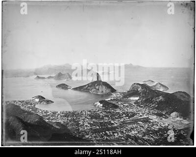 Enseada de Botafogo vista do alto do Corcovado, com o Morro do Pão de Açúcar ao fundo. Banque D'Images