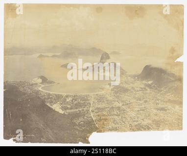 Enseada de Botafogo vista do alto do Corcovado ; ao fundo, o Morro do Pão de Açúcar (007A5P4F01-039). Banque D'Images