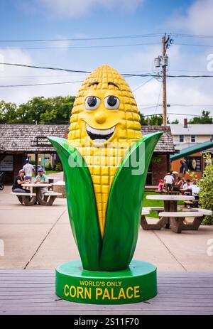 Mitchell SD USA - 26 août 2017 : sculpture maïs sur épi au Mitchell Corn Palace dans le Dakota du Sud. Banque D'Images
