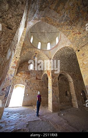 Fresques dans l'église de Saint-Nicolas, ville byzantine en ruine de Mystras ou Mistra sur les montagnes Taygetos, site du patrimoine mondial de l'UNESCO, Laconie, Pelo Banque D'Images