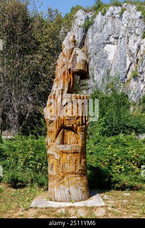 Statue sculptée avec salamandre de grotte, Jaskyna Domica, entrée de la grotte Domica et Baradla, Slovensky kras, Slovaquie Banque D'Images